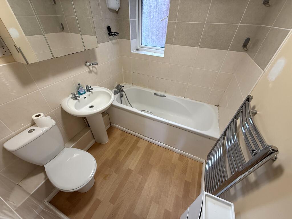 Apartment in Southall - View 5