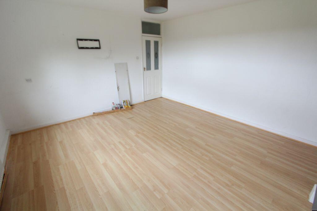 Apartment in Rochdale, Great Howarth - View 3
