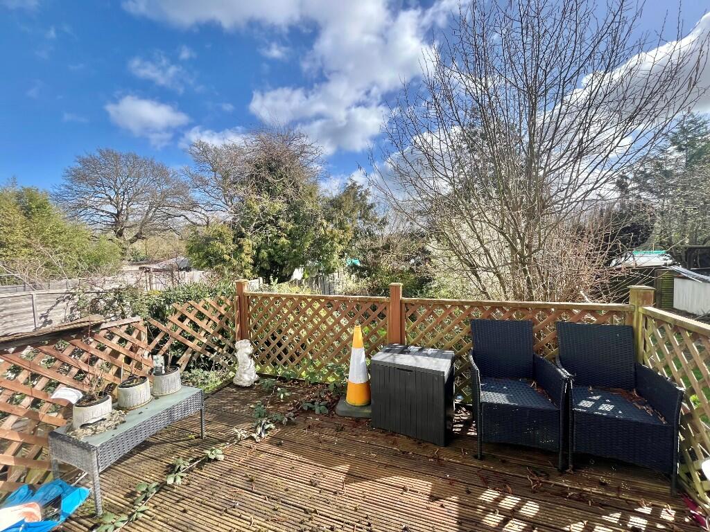 Derby Avenue, Upminster, RM14 photo 2