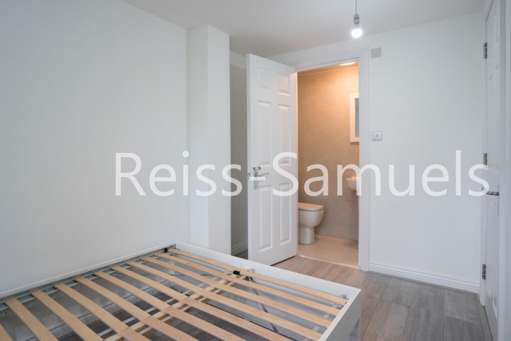 6 bedroom semi-detached house for rent