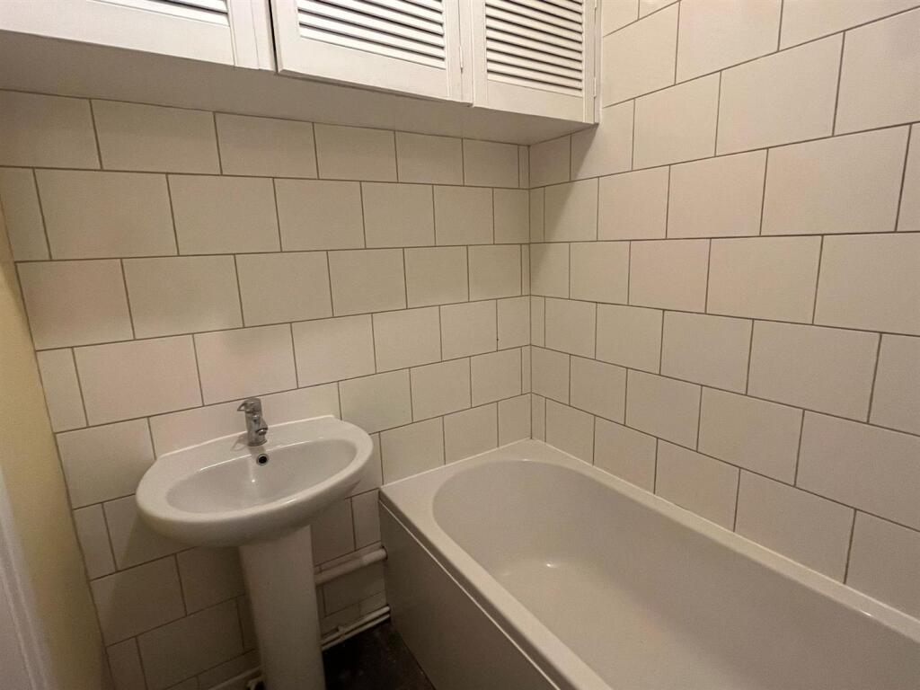 Apartment in St Albans - View 5