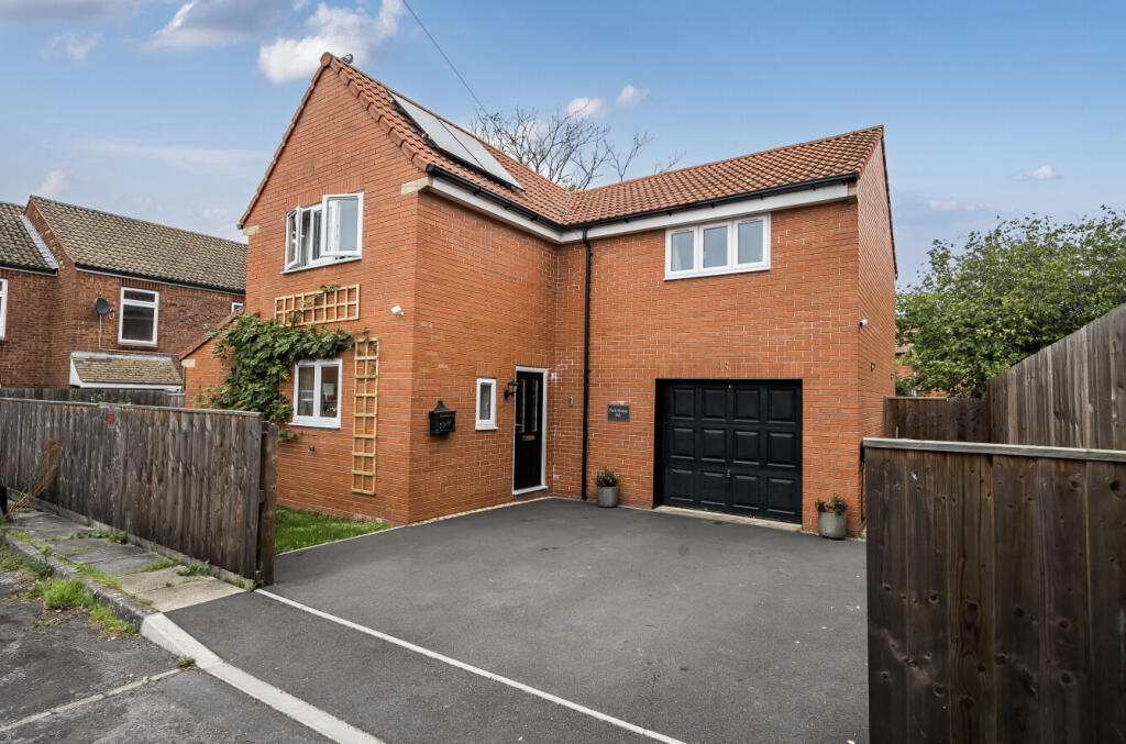 Park Close, Street, BA16