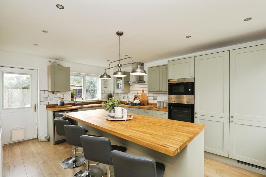 House in Stoke-on-Trent - View 3