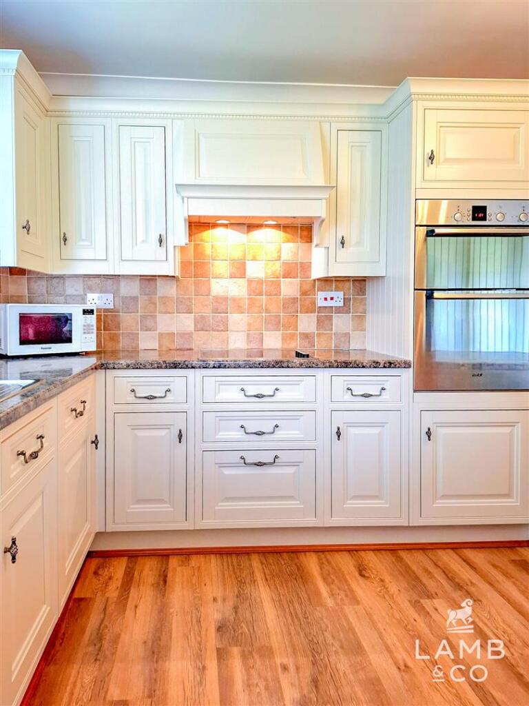 Landermere Road, Thorpe-Le-Soken, Clacton-On-Sea photo 3