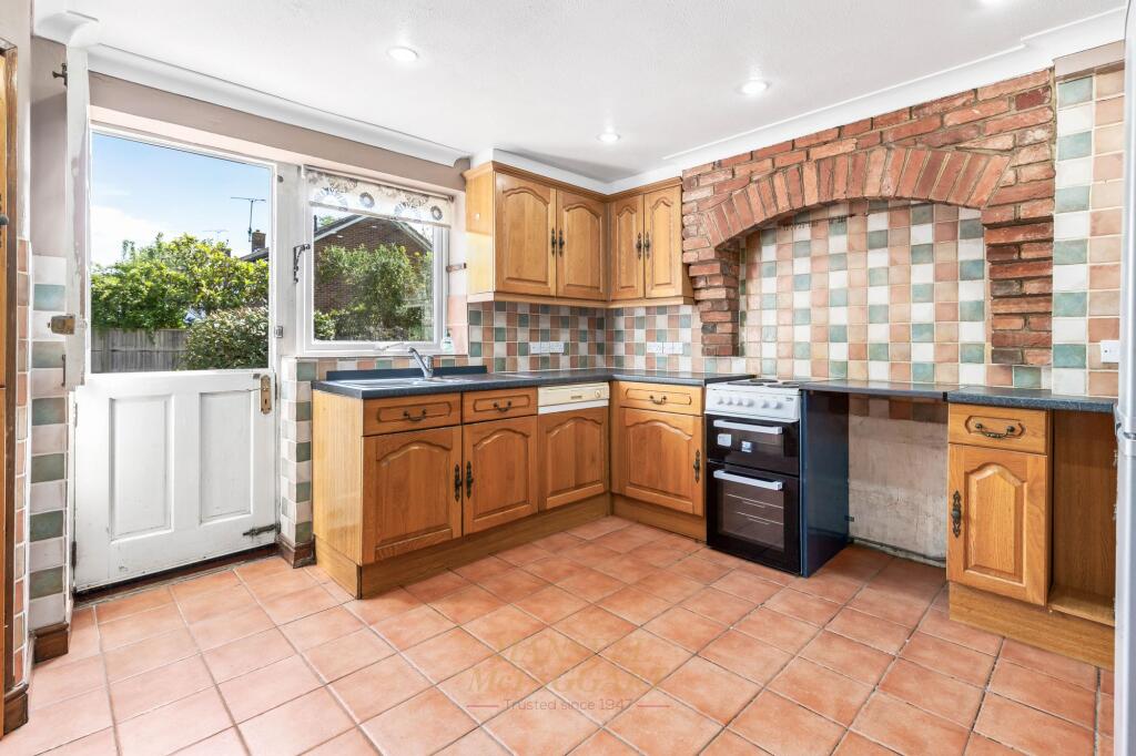 House in Crawley, Langley Green - View 5