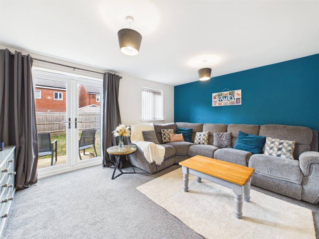 House in Gloucester - View 5