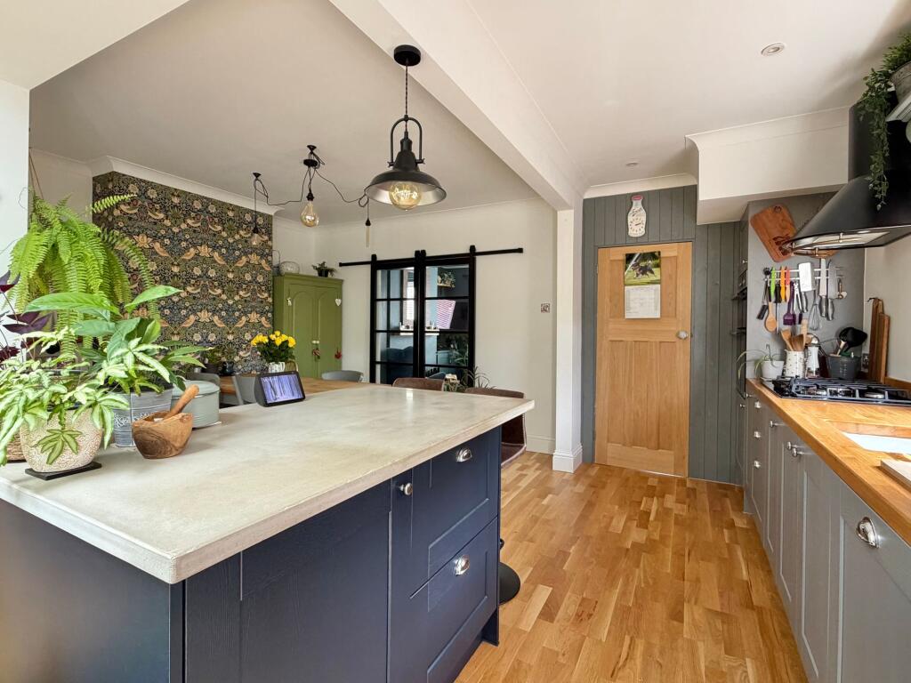 House in Teignbridge, Newton Abbot - More