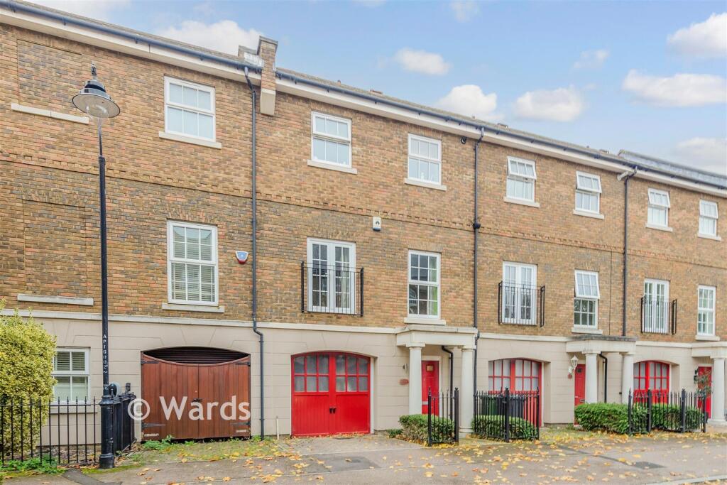 3-bed house on Park Cliff Road, Greenhithe, Kent, £347,000