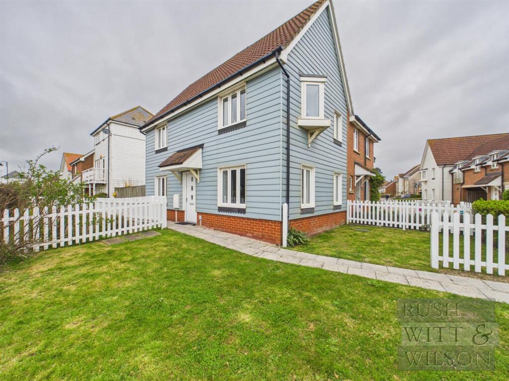3-bed semi-detached on Sea Holly Walk, Camber, £320,000
