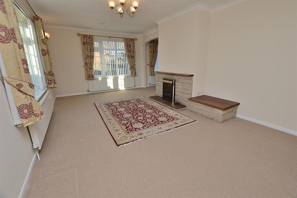 64 High Street, Coningsby photo 4