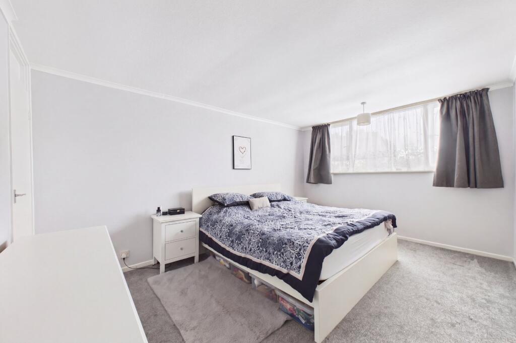 Kingsley Road, Farnborough, Hampshire, GU14 - View 4