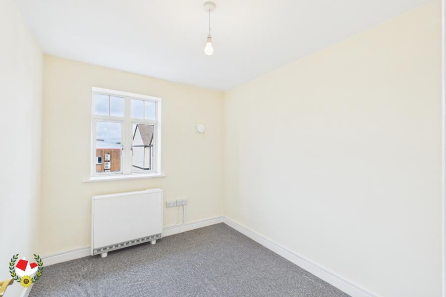 Apartment in Gloucester - View 4