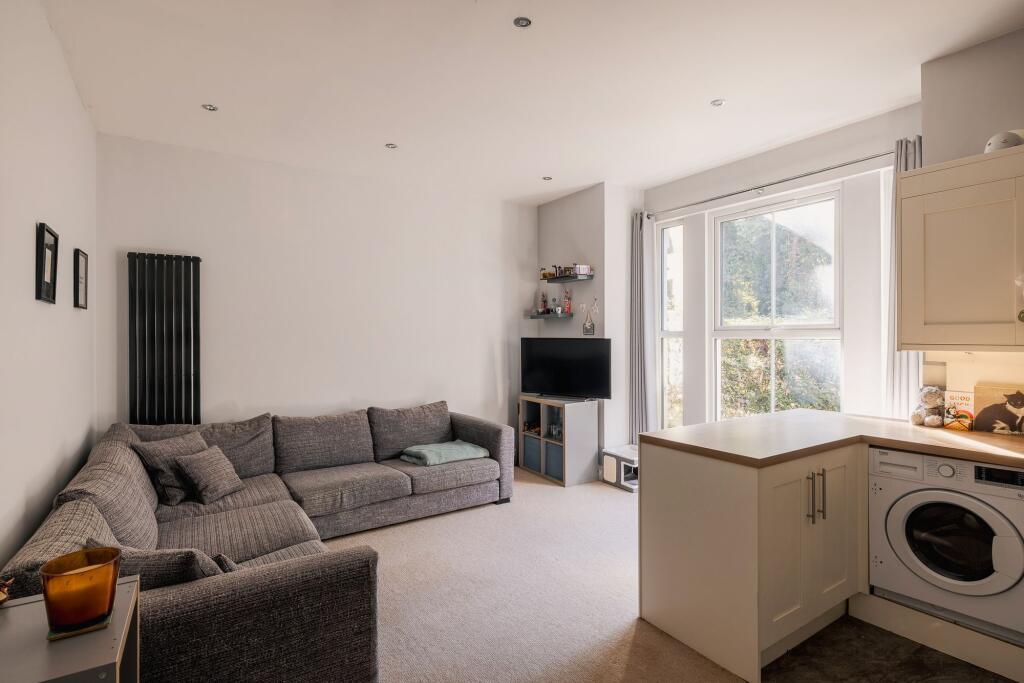 Apartment in Redhill - View 5