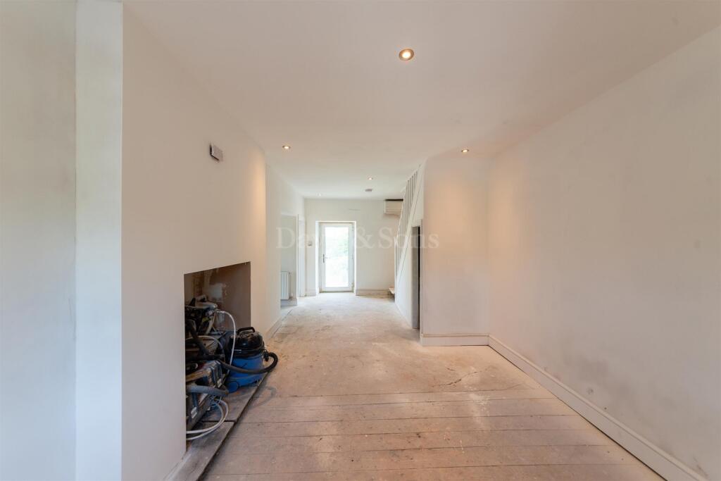 House in Newport. NP11, Abercarn - View 2