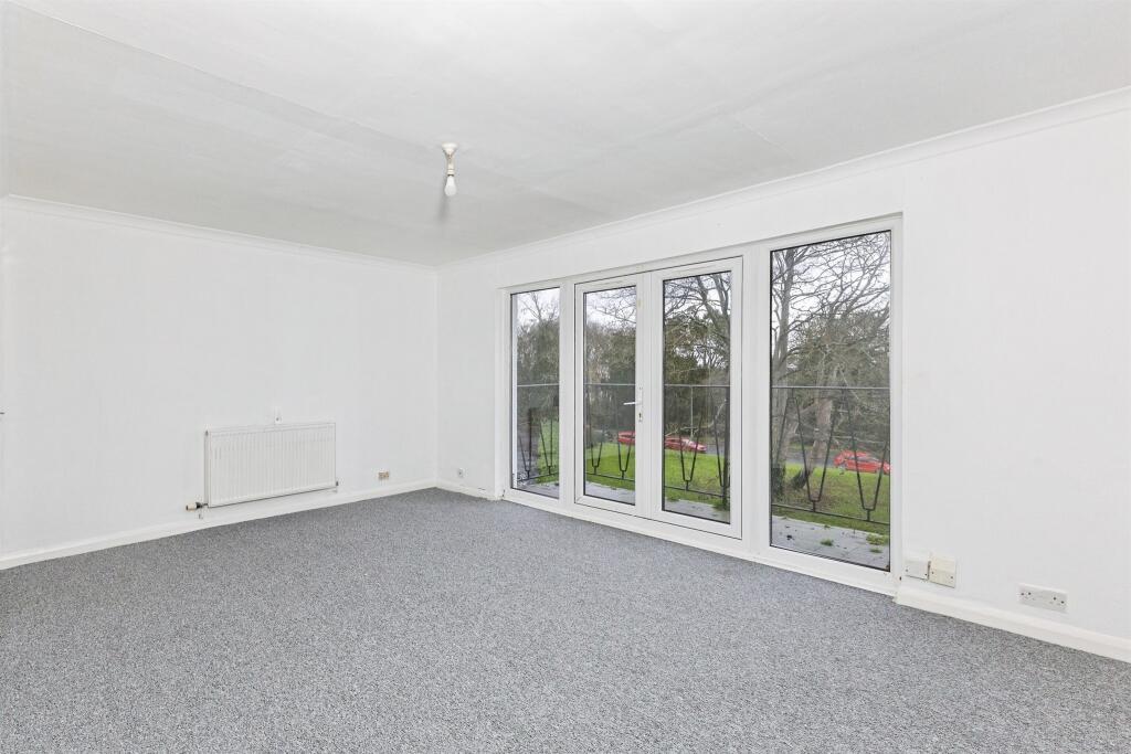 Apartment in Reading, Earley - View 5