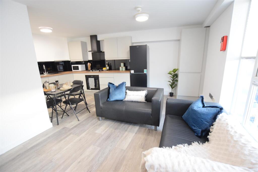 Main image of property: Apt 4, Brayford Court - Student Apartment - AVAILABLE NOW