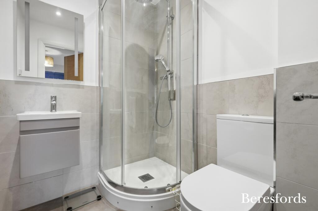 Apartment in Romford - More