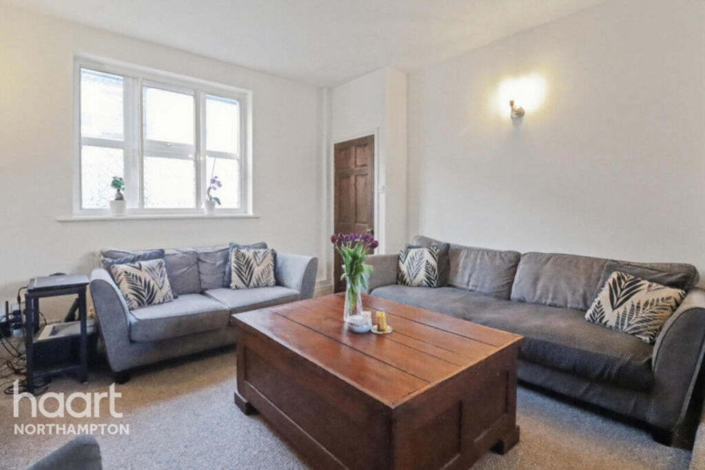 House in Rushden, North Northamptonshire - View 6