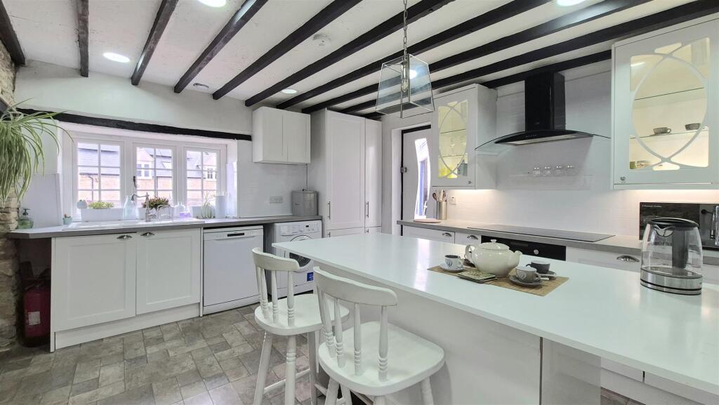 House in Milton Keynes, Stoke Goldington - View 3