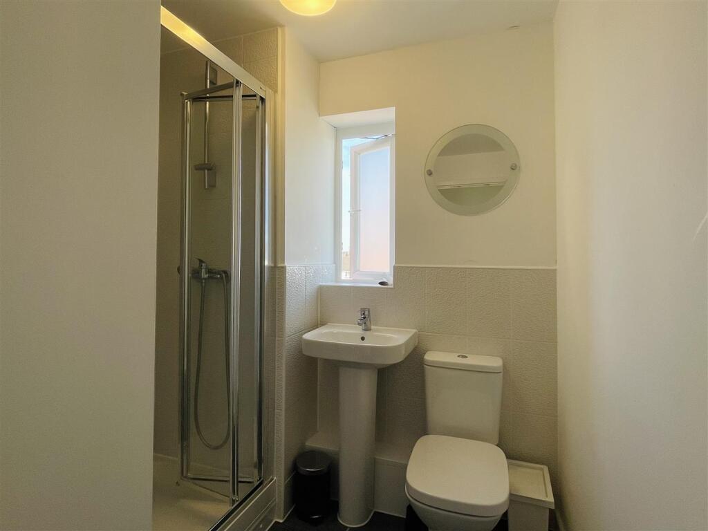 6 bedroom town house for rent
