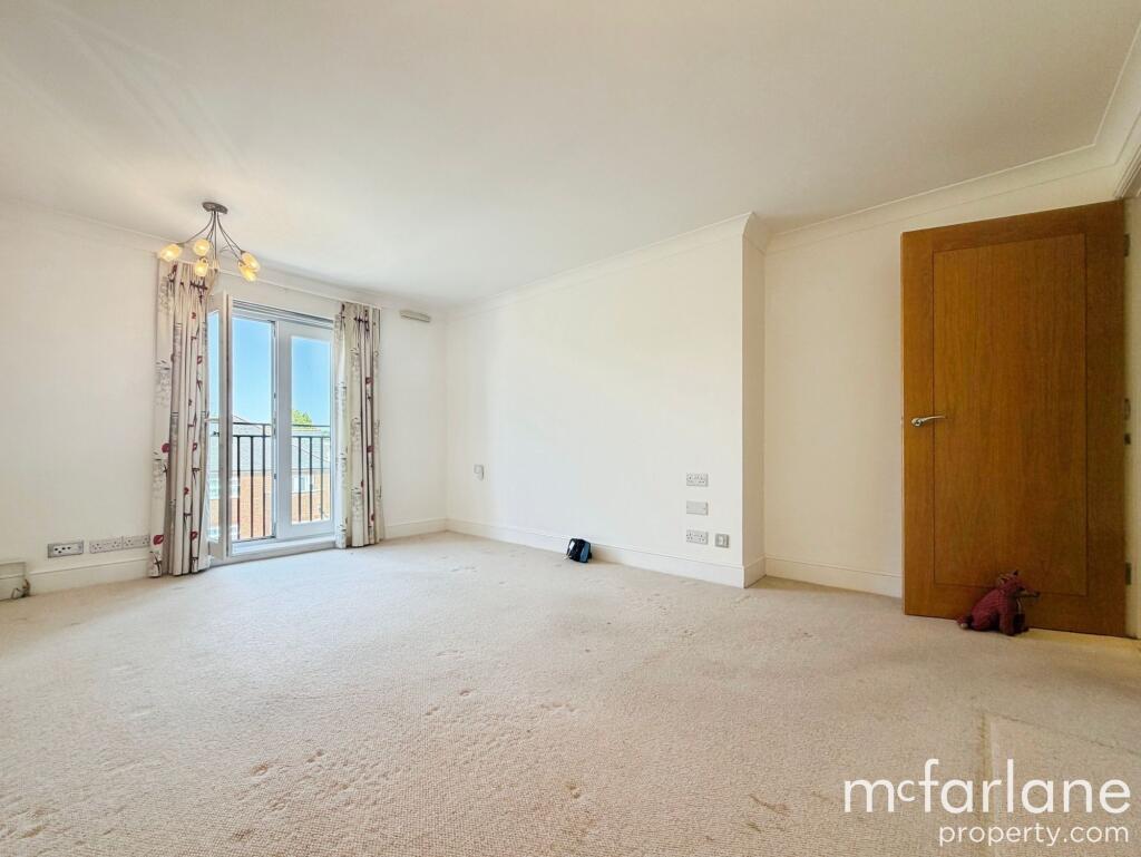 Apartment in Swindon, Lakeside, South Swindon - View 3