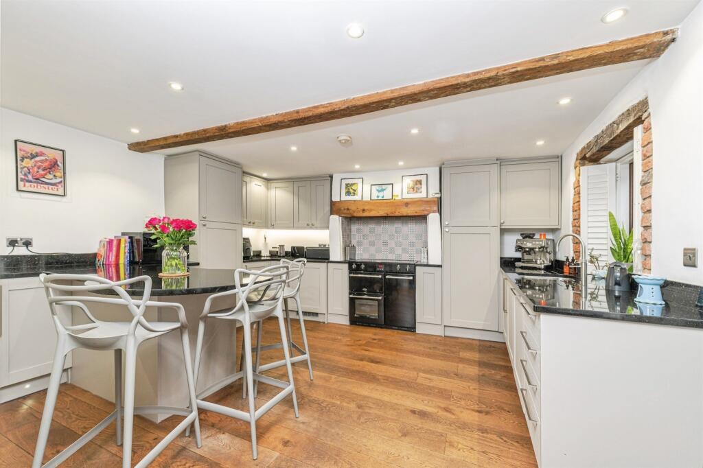 House in Wakefield, Kirkhamgate - View 5