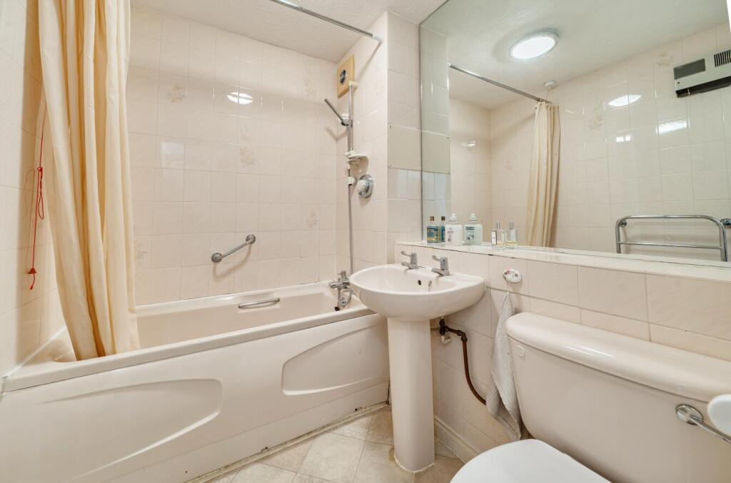 Apartment in London - More