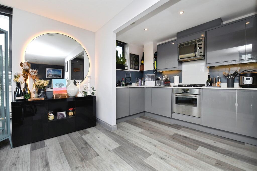 Apartment in Chelmsford, Moulsham - More