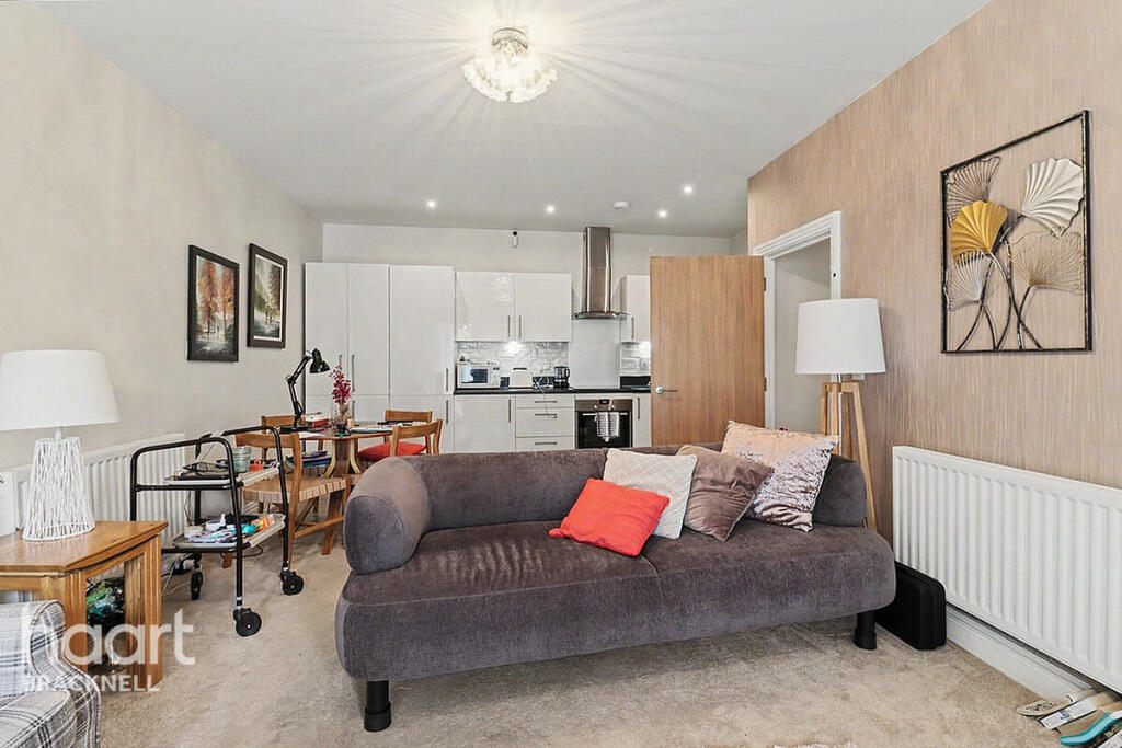 London Road, Bracknell - View 6