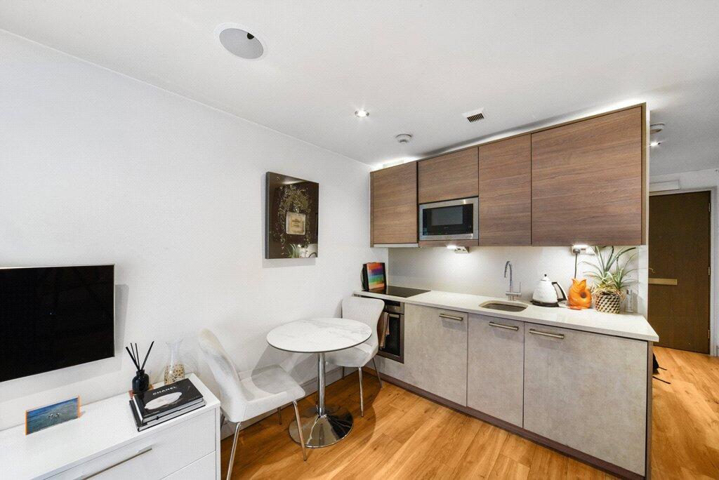Apartment in London - View 5
