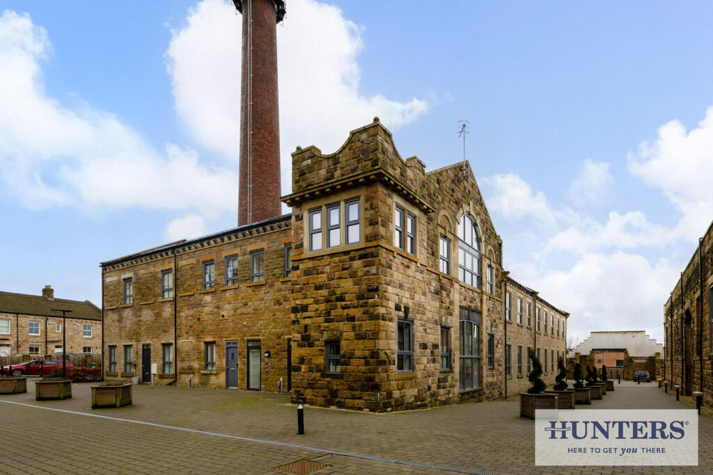 2-bed flat on Dyehouse Walk, Yeadon, Leeds, £235,000