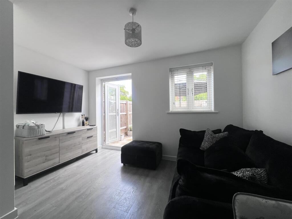 House in Towcester, West Northamptonshire - View 3