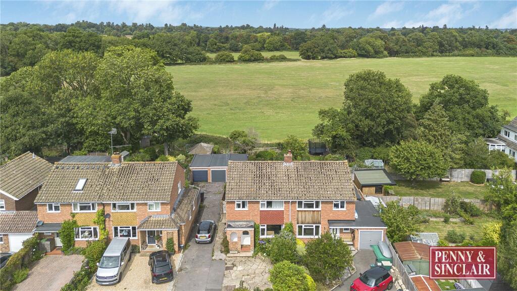 Main image of property: Elizabeth Close, RG9 1RE