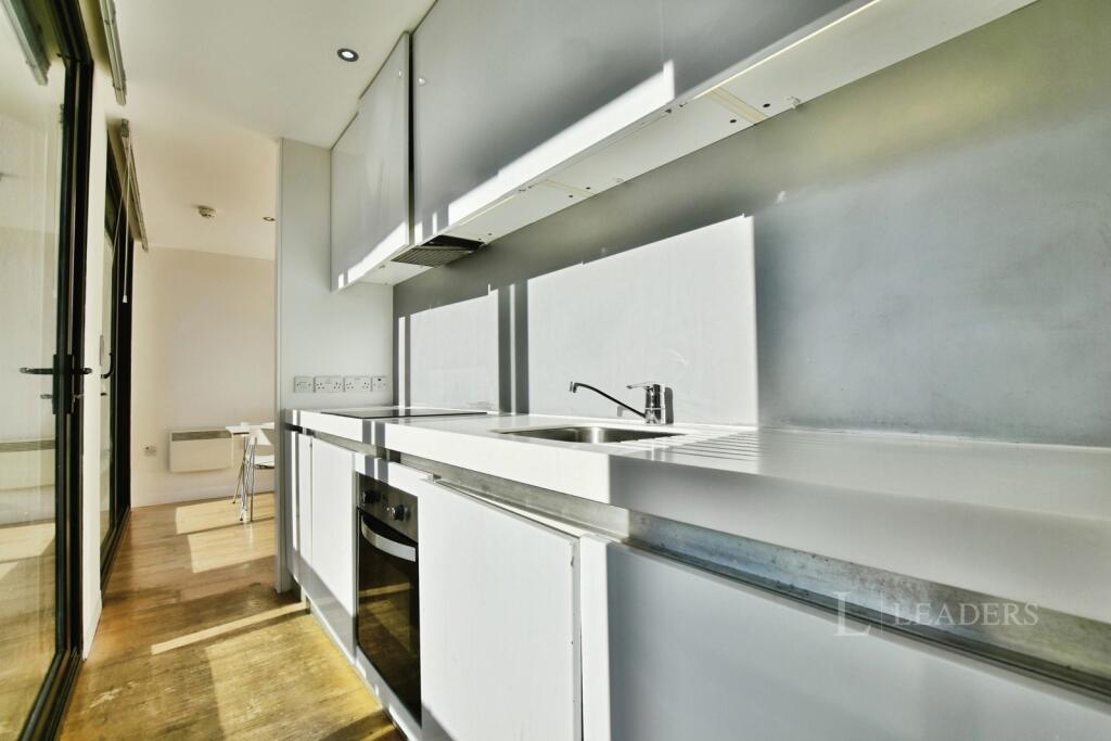 Apartment in Manchester, Hulme - View 4