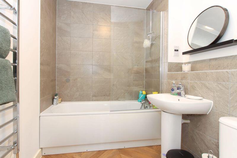 Apartment in Dacorum, Hertfordshire - More