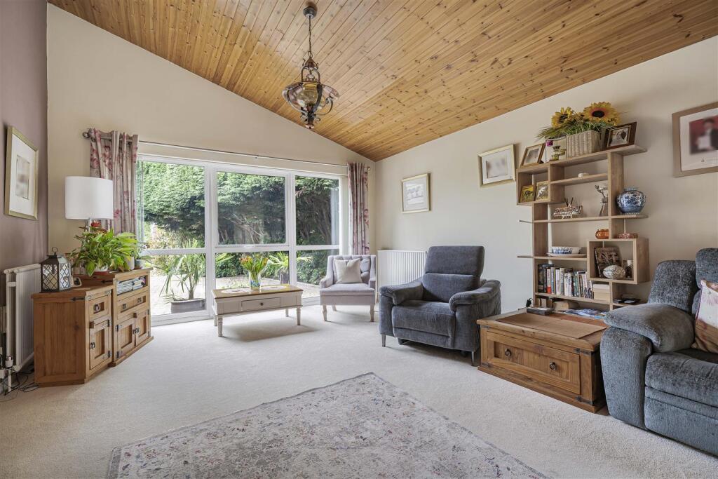 House in Welwyn Hatfield, Welwyn - More