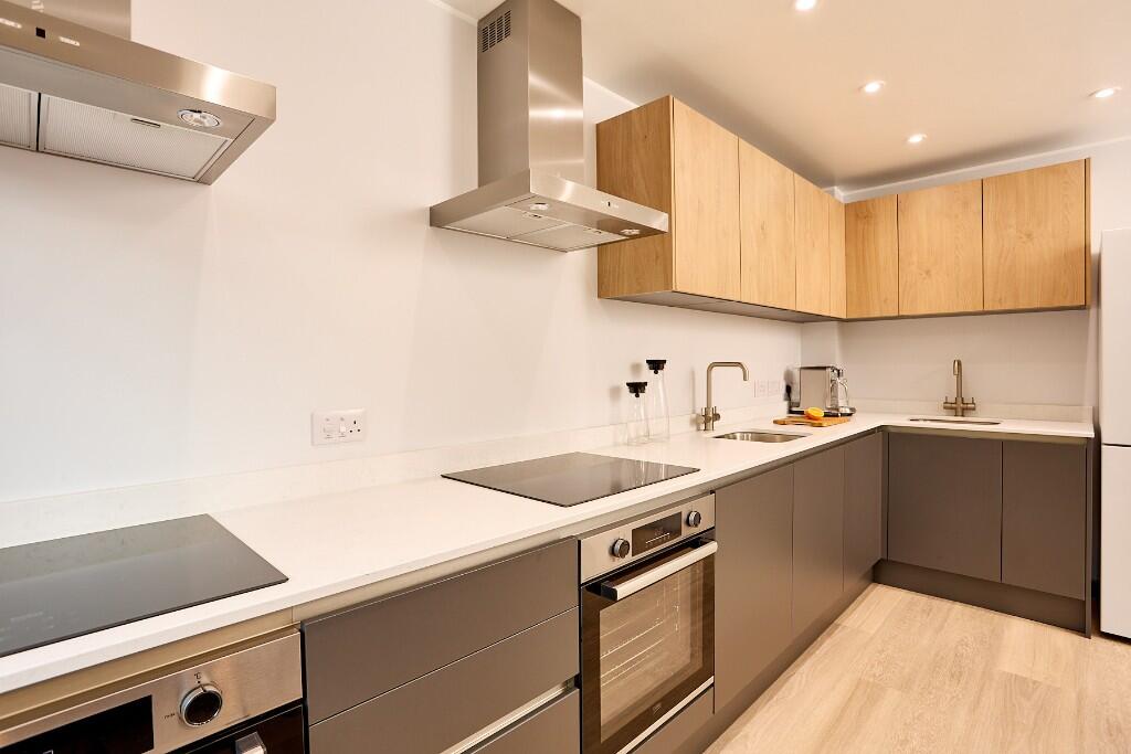 5 bedroom town house for rent