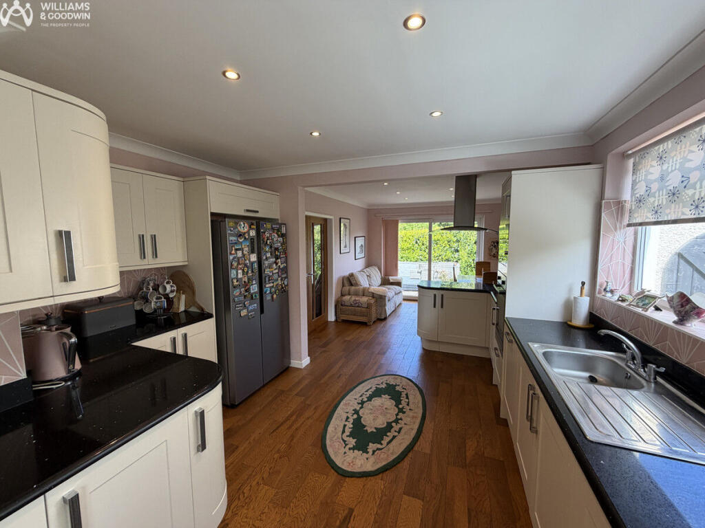 House in Llanfairpwllgwyngyll, Pentre Uchaf, Llanfair Pwllgwyngyll - More