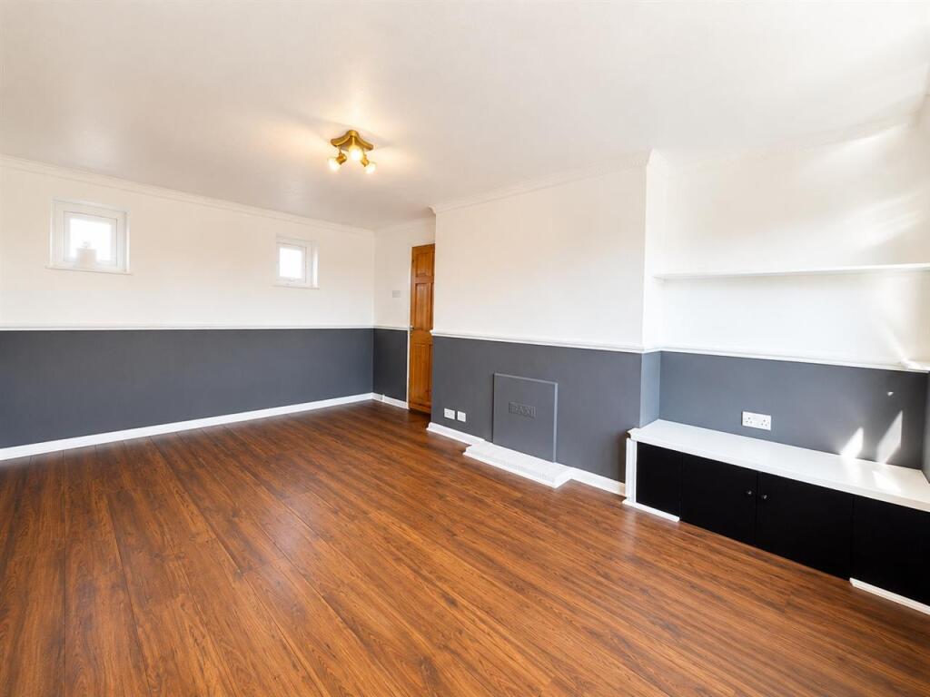 Apartment in Southall - View 5