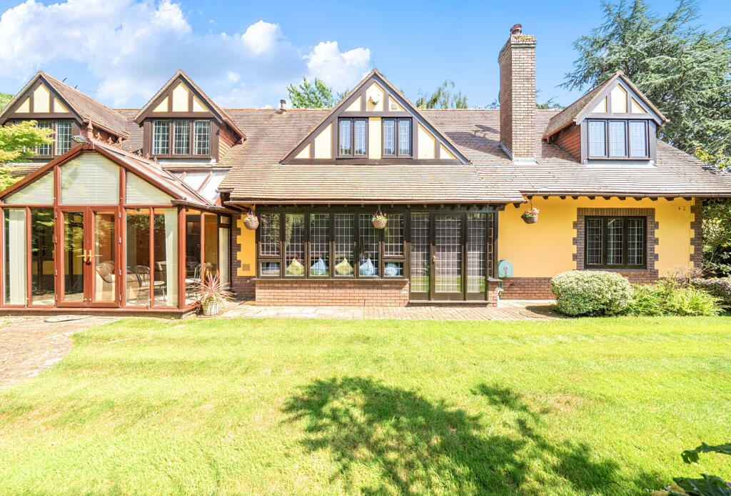 Main image of property: Cleeve Court, Downend, Bristol, South Gloucestershire, BS16