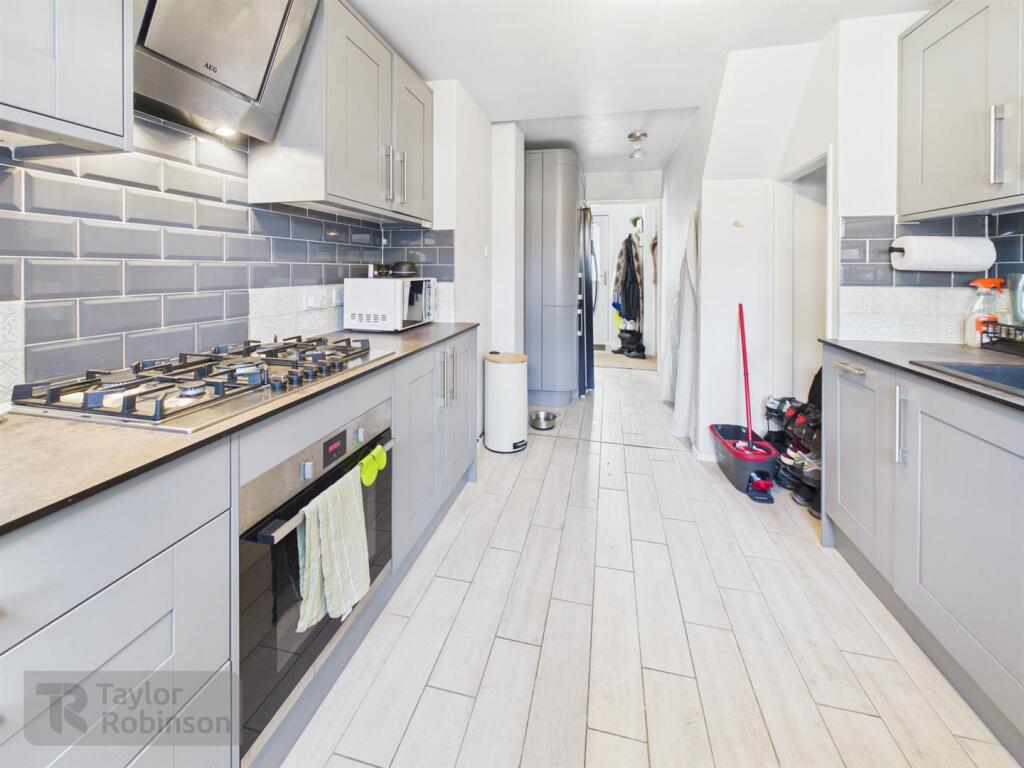 House in Crawley, Gossops Green - View 3