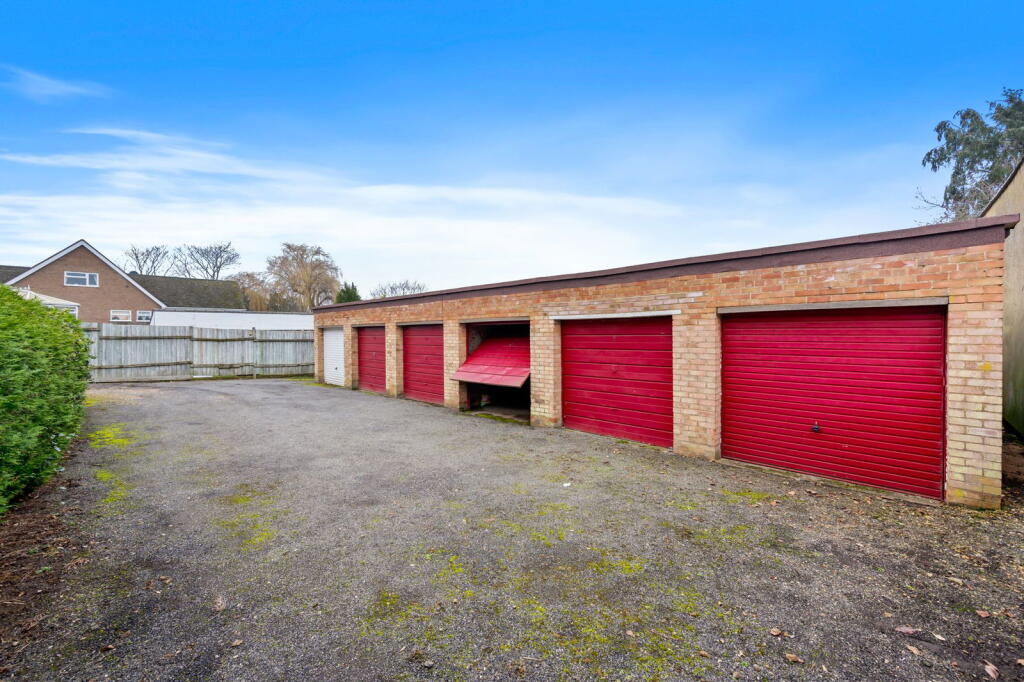 Pipers Close, Kettering NN15 photo 3