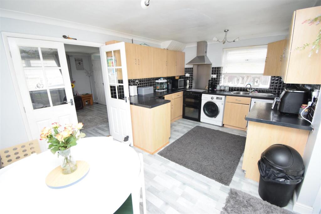 Babbacombe Drive, Ferryhill photo 4