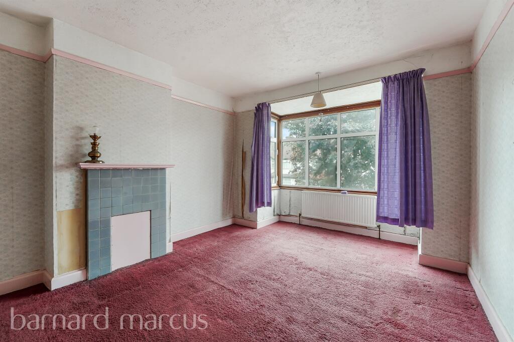 Franks Avenue, New Malden photo 3