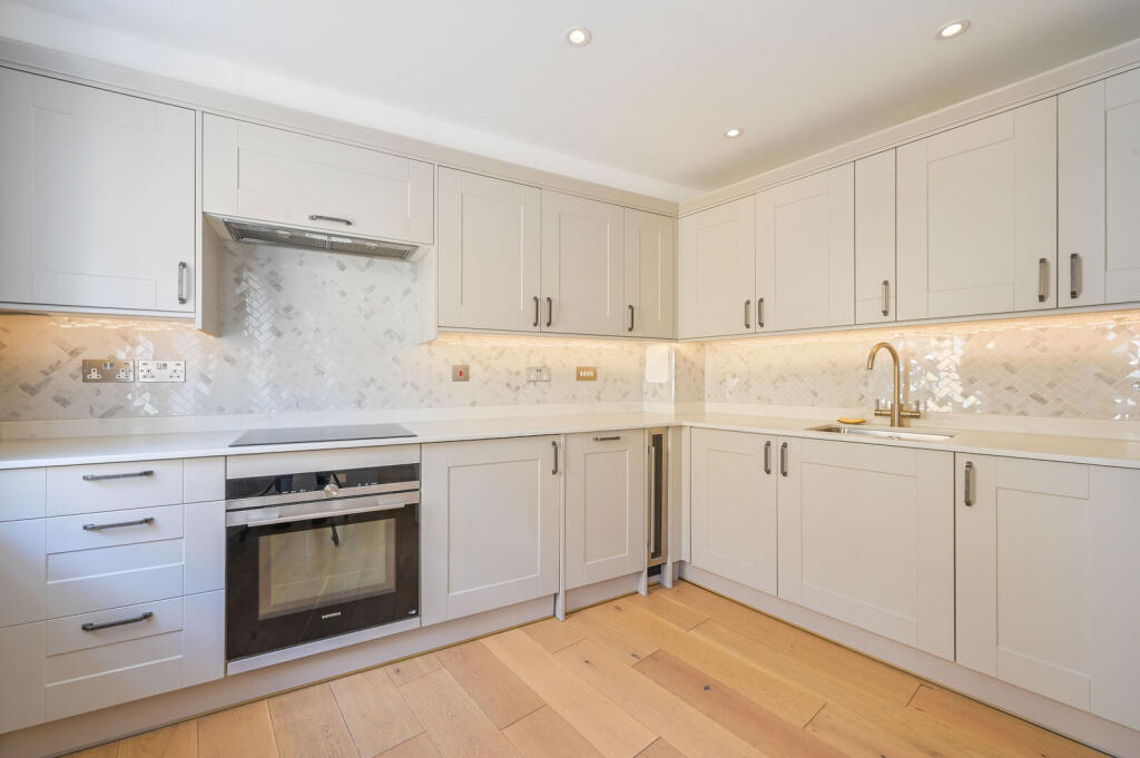 Main image of property: Chusan Place, Canary Wharf, London, E14