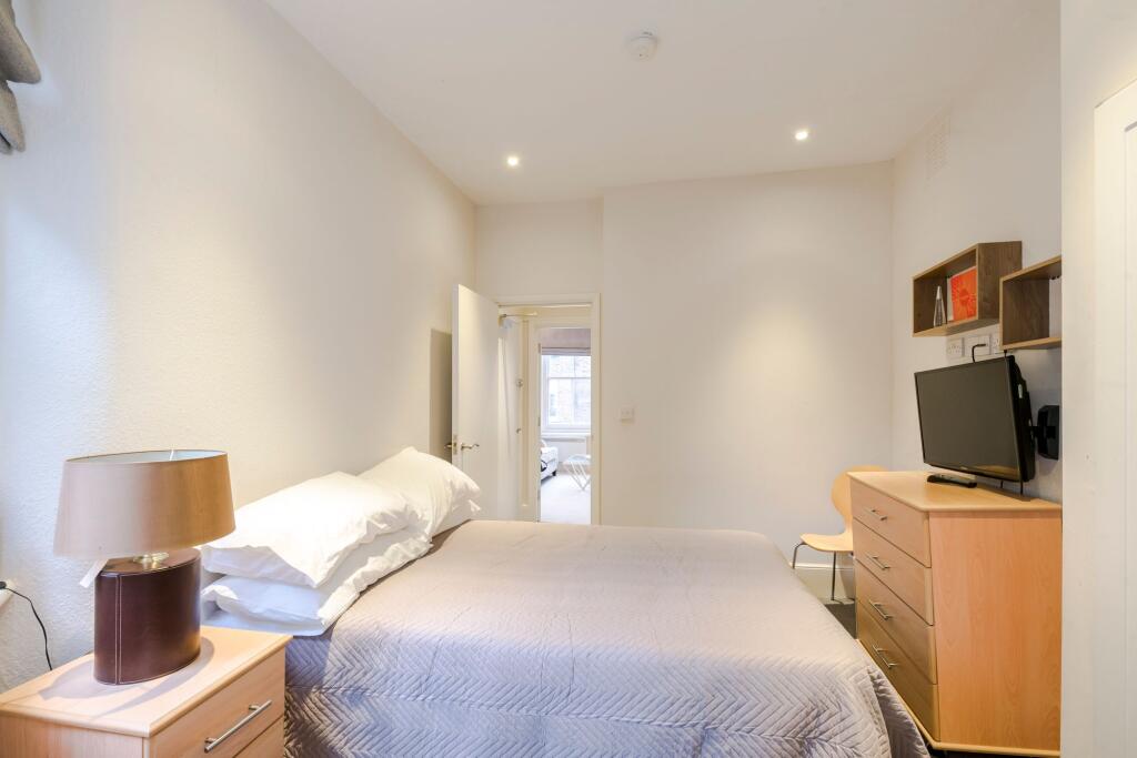 Apartment in London - View 5