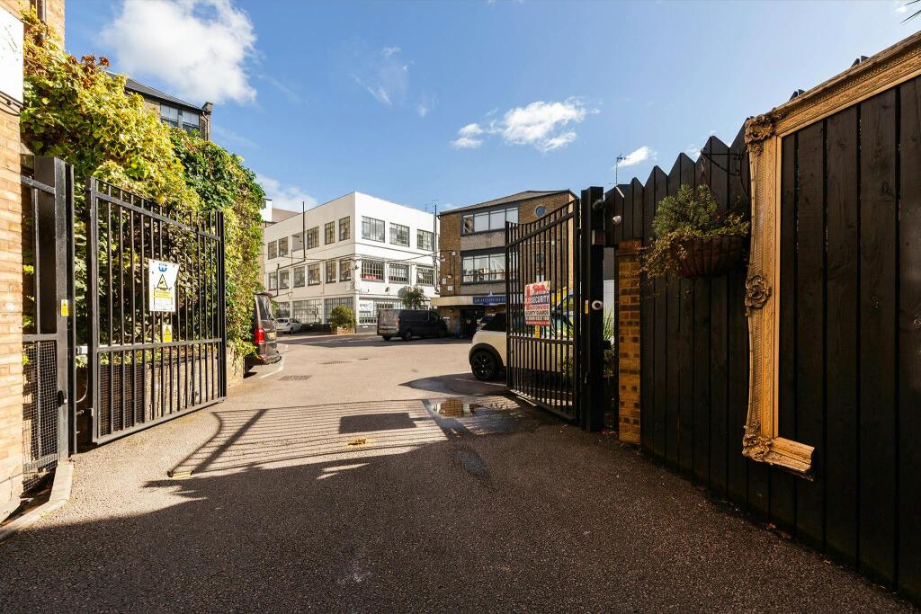 Canonbury Yard 31.jpg