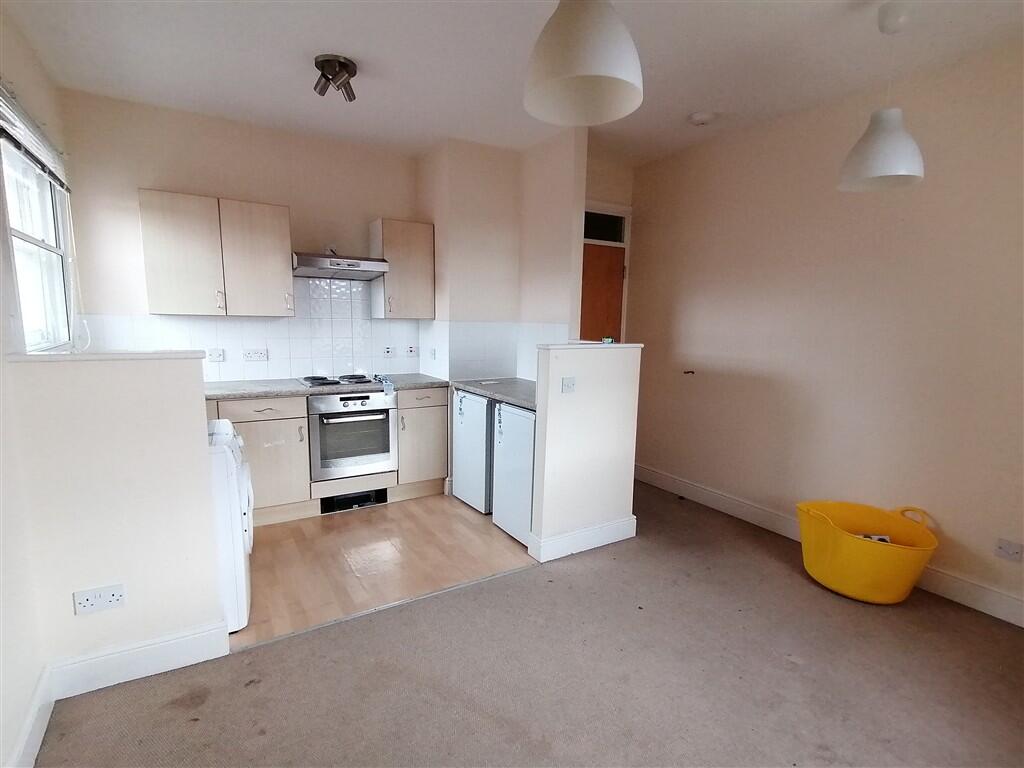 Apartment in Wolverhampton, All Saints, Goldthorn Hill - View 2