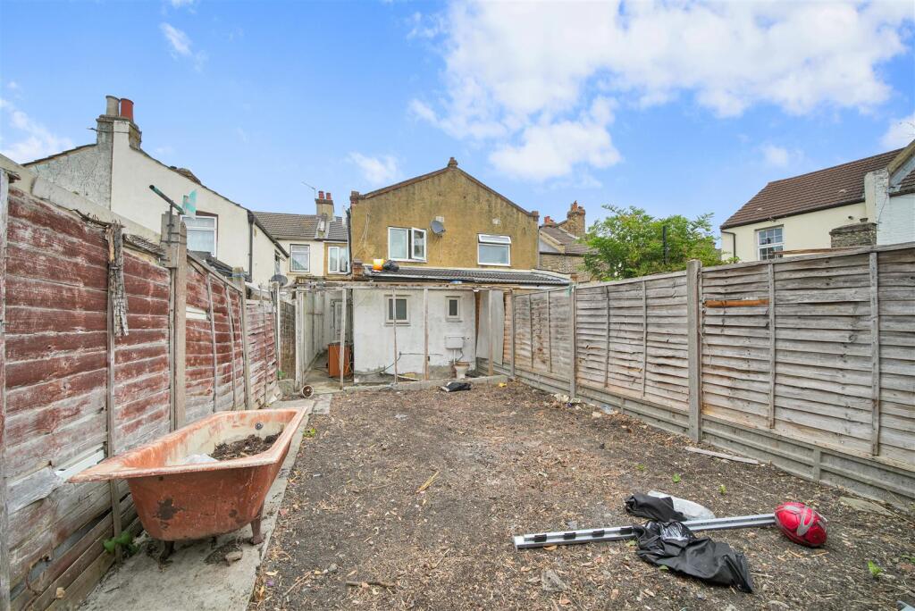 Apartment in London, Plaistow - View 2
