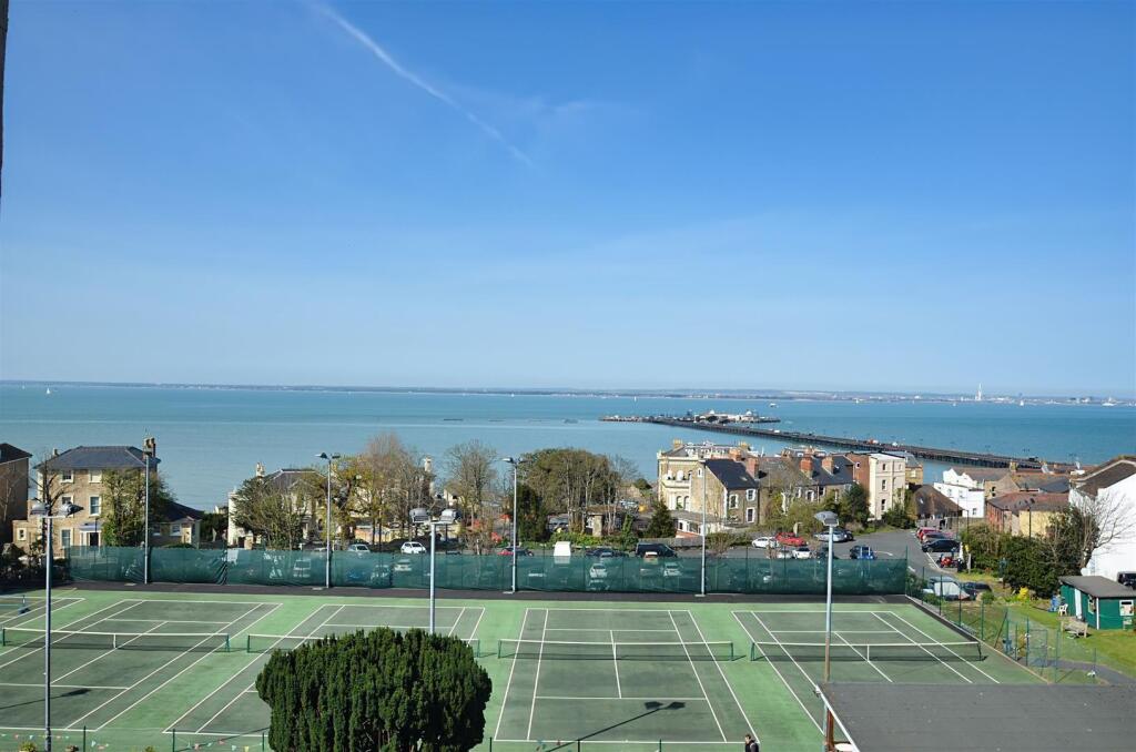 Seaward Facing Central Ryde photo 2